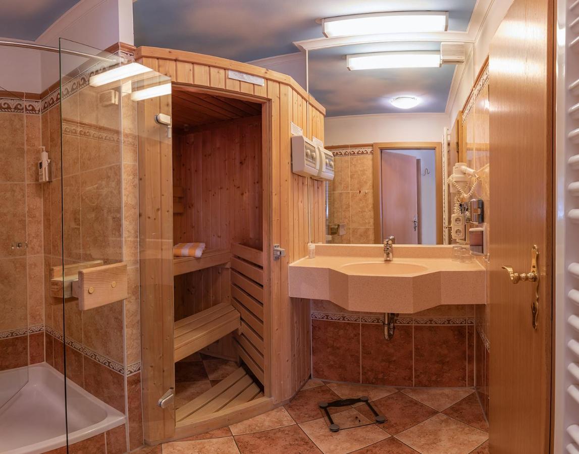 Koenig Ludwig Design Hotel Neu Zimmer Mit Sauna Oder Whirlpool Oder Mehr Altötting Zewnętrze zdjęcie