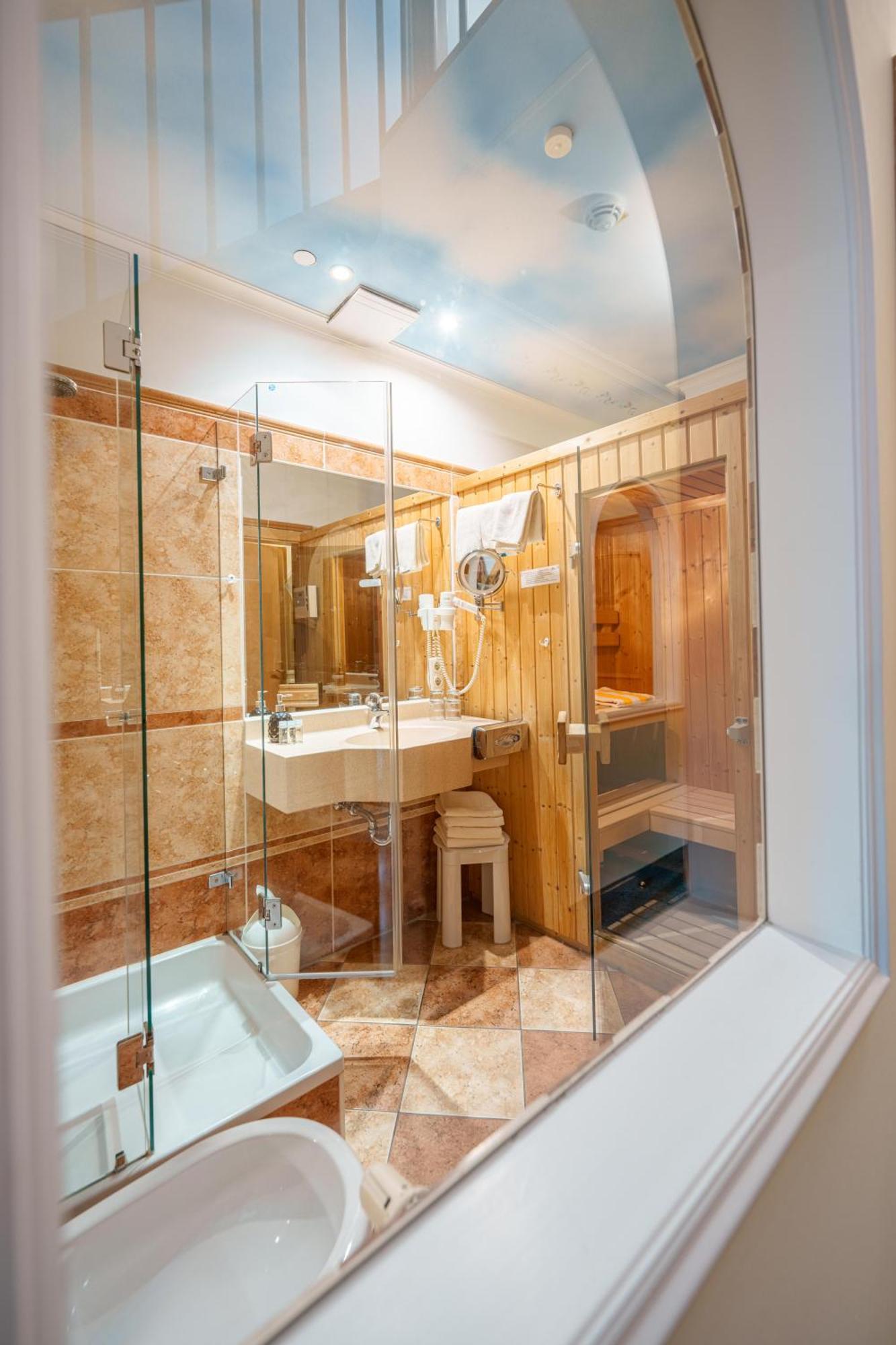 Koenig Ludwig Design Hotel Neu Zimmer Mit Sauna Oder Whirlpool Oder Mehr Altötting Zewnętrze zdjęcie