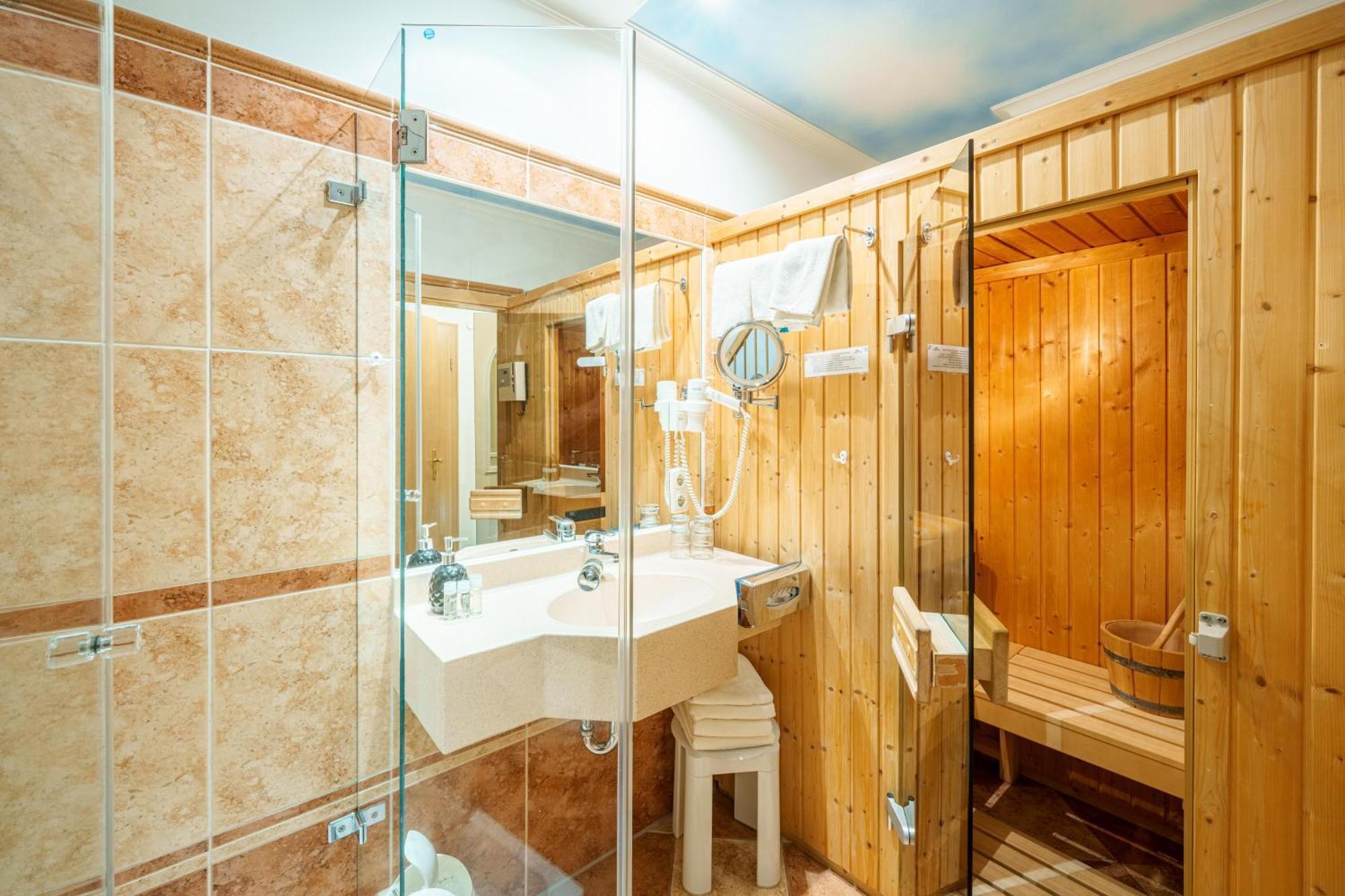 Koenig Ludwig Design Hotel Neu Zimmer Mit Sauna Oder Whirlpool Oder Mehr Altötting Zewnętrze zdjęcie